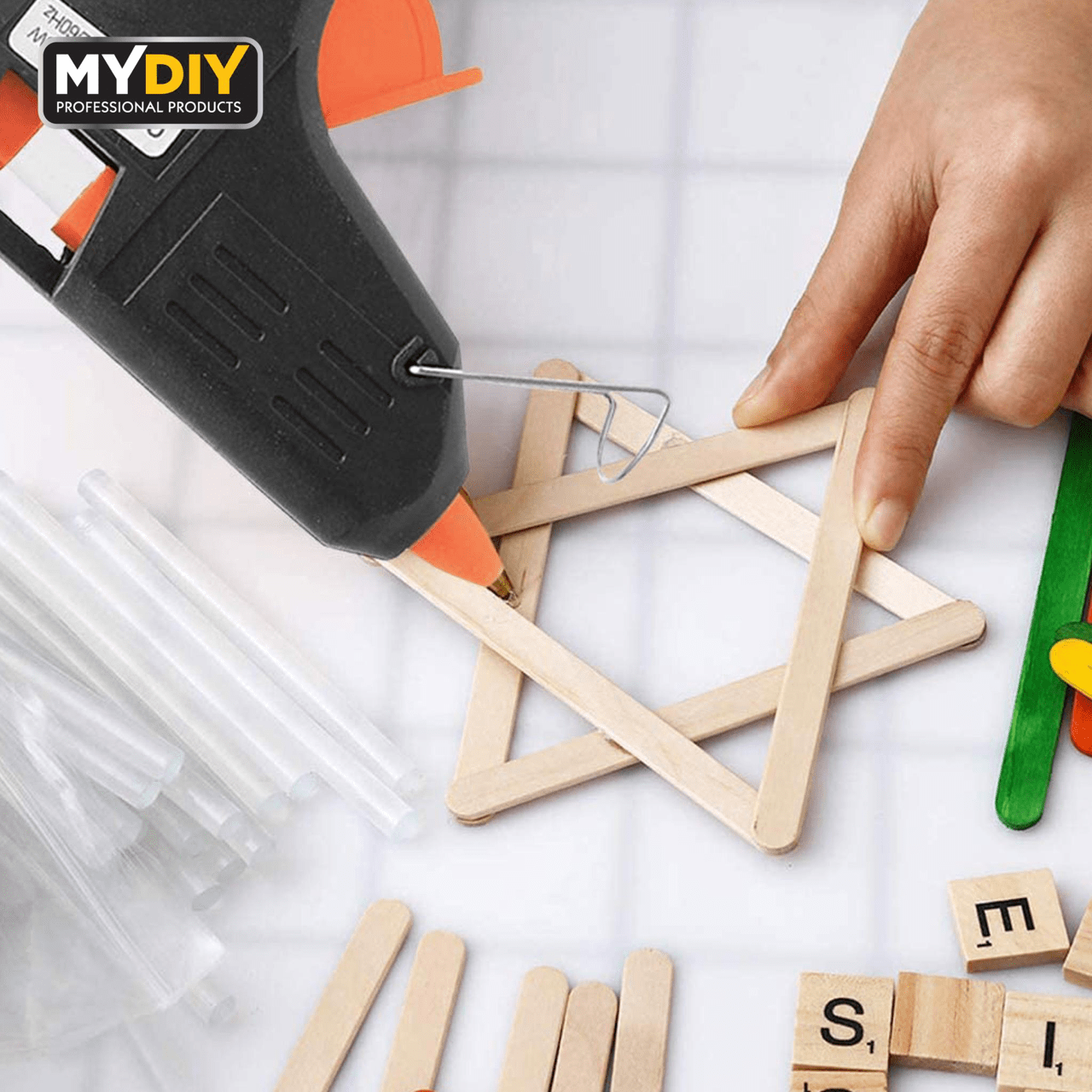 Hot Melt Glue Gun With Anti Drip Nozzle including 100 Glue Sticks 8601 (Parcel Rate)